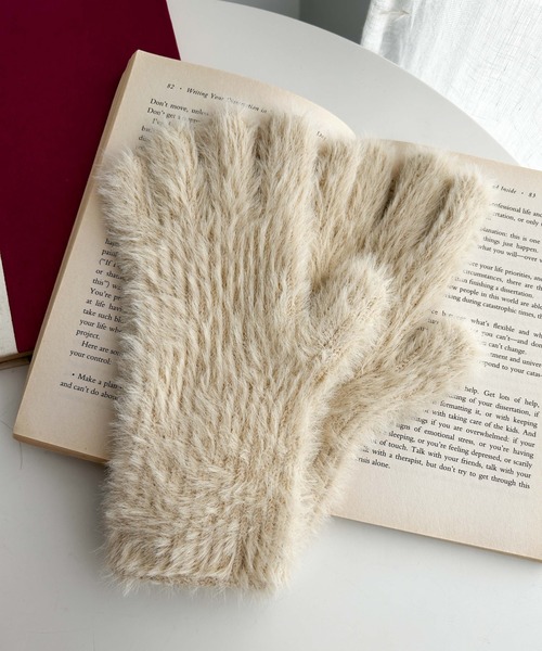 WEGO（ウィゴー）の「WEGO/指出し穴付きシャギーグローブ（手袋・レディース・ホワイト/ライトピンク/ベージュ/ライトグレー・FREE）」の4枚目の写真