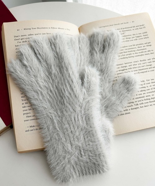 WEGO（ウィゴー）の「WEGO/指出し穴付きシャギーグローブ（手袋・レディース・ホワイト/ライトピンク/ベージュ/ライトグレー・FREE）」の3枚目の写真