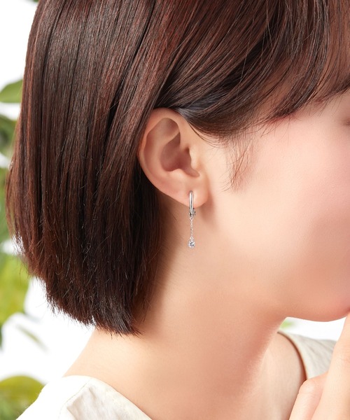 va vendome aoyama(ヴイエーヴァンドームアオヤマ)の「キュービックジルコニア イヤリング(イヤリング・レディース・シルバー・ONE SIZE)」の5枚目の写真