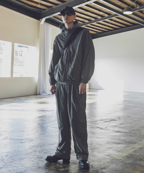 MONKEY TIME（モンキータイム）の「＜monkey time＞ タフタ ボンディング ワイド 2P ストレート パンツ -セットアップ対応-（その他パンツ・メンズ・ブラック/ダークグレー・S/M/L）」の11枚目の写真