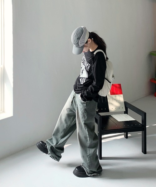 FOLLOWIN（フォロウィン）の「[UNISEX][カップルコーデにおススメ！]オーバーフィットプリントロング長袖Tシャツ（Tシャツ/カットソー・レディース・チャコールグレー/ブラック/オートミール/ホワイト・FREE）」の12枚目の写真