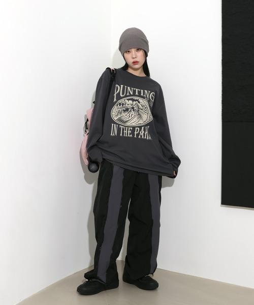 FOLLOWIN（フォロウィン）の「[UNISEX][カップルコーデにおススメ！]オーバーフィットプリントロング長袖Tシャツ（Tシャツ/カットソー・レディース・チャコールグレー/ブラック/オートミール/ホワイト・FREE）」の18枚目の写真