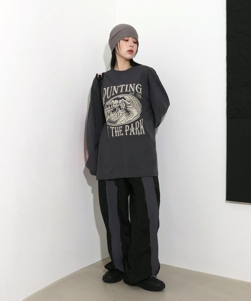 FOLLOWIN（フォロウィン）の「[UNISEX][カップルコーデにおススメ！]オーバーフィットプリントロング長袖Tシャツ（Tシャツ/カットソー・レディース・チャコールグレー/ブラック/オートミール/ホワイト・FREE）」の19枚目の写真