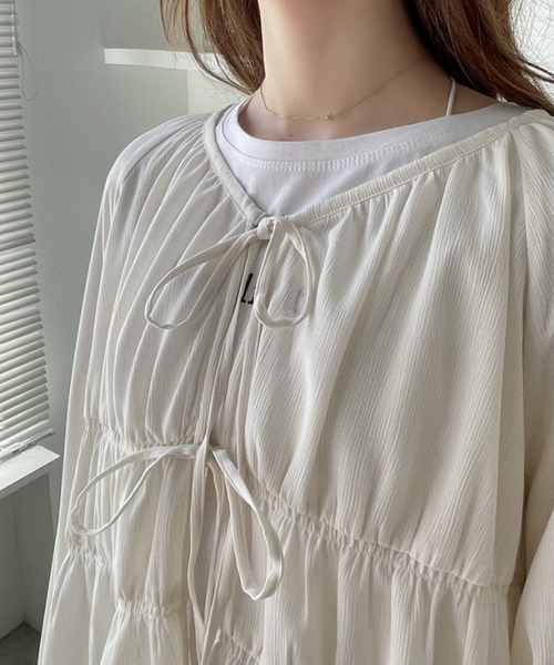 Ada.（エイダ）の「シャーリング キャンディースリーブ ボレロ チュニック ブラウス（シャツ/ブラウス・レディース・オフホワイト/グレイッシュベージュ/サックスブルー/ブラック・FREE）」の11枚目の写真