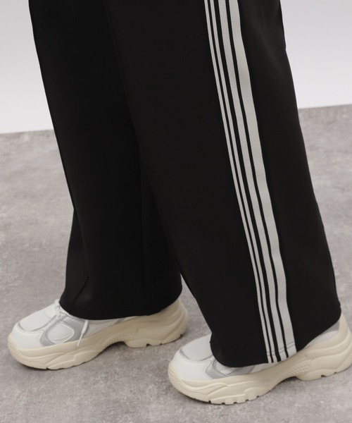 LAKOLE（ラコレ）の「トラックワイドパンツ / 103827（その他パンツ・レディース・ライトグリーン/ブラック・SMALL/MEDIUM）」の10枚目の写真