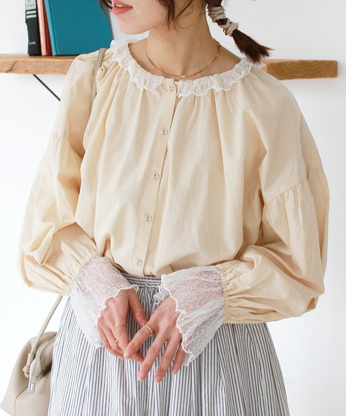 Crisp(クリスプ)の「プチフリルカラーブラウス(シャツ/ブラウス・レディース・ブラック/アイボリー/イエロー・FREE)」の1枚目の写真