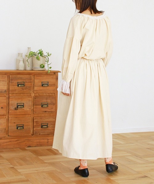 Crisp(クリスプ)の「プチフリルカラーブラウス(シャツ/ブラウス・レディース・ブラック/アイボリー/イエロー・FREE)」の6枚目の写真