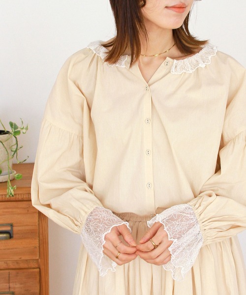 Crisp(クリスプ)の「プチフリルカラーブラウス(シャツ/ブラウス・レディース・ブラック/アイボリー/イエロー・FREE)」の7枚目の写真