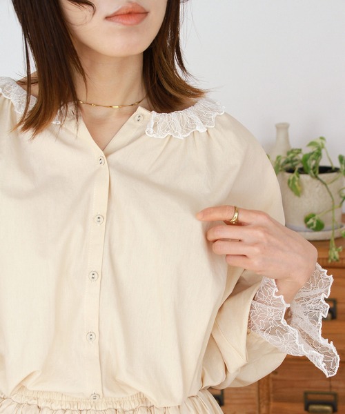 Crisp(クリスプ)の「プチフリルカラーブラウス(シャツ/ブラウス・レディース・ブラック/アイボリー/イエロー・FREE)」の10枚目の写真