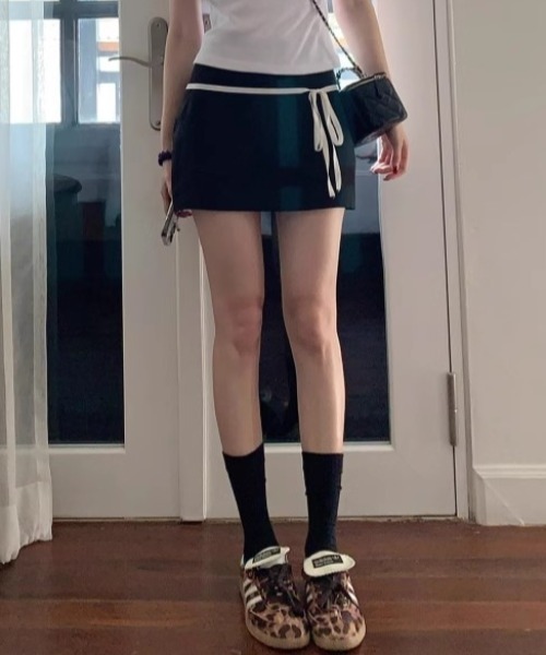 Vipoa(ヴィポア)の「Ribbon point sporty mini skirt(スカート・レディース・ブラック/ピンク・MEDIUM/LARGE)」の7枚目の写真