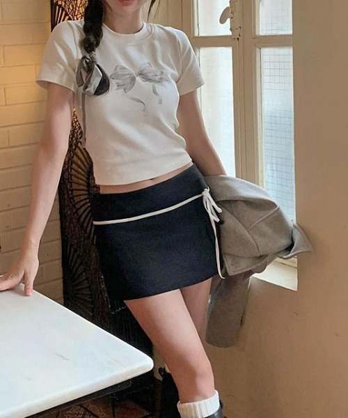 Vipoa(ヴィポア)の「Ribbon point sporty mini skirt(スカート・レディース・ブラック/ピンク・MEDIUM/LARGE)」の4枚目の写真