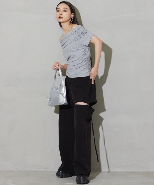 SEN TOKYO(セントーキョー)の「大人かわいいフェミニンシルエット。オフショルダーカットソー(Tシャツ/カットソー・レディース・ブラック/グレー・FREE)」の21枚目の写真