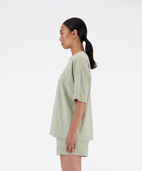NEW BALANCE(ニューバランス)の「Shifted オーバーサイズショートスリーブTシャツ(Tシャツ/カットソー・レディース・ホワイト/ライトカーキ/ブラック/アイボリー・SMALL/MEDIUM/LARGE/X-LARGE)」の15枚目の写真