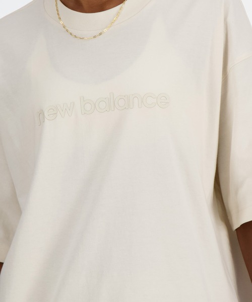 NEW BALANCE(ニューバランス)の「Shifted オーバーサイズショートスリーブTシャツ(Tシャツ/カットソー・レディース・ホワイト/ライトカーキ/ブラック/アイボリー・SMALL/MEDIUM/LARGE/X-LARGE)」の11枚目の写真