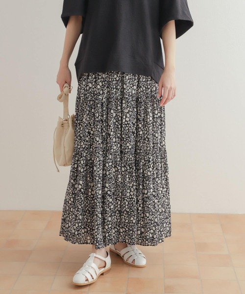URBAN RESEARCH DOORS（アーバンリサーチドアーズ）の「リトルフラワープリーツロングスカート（スカート・レディース・ネイビー/ブラック・MEDIUM）」の6枚目の写真