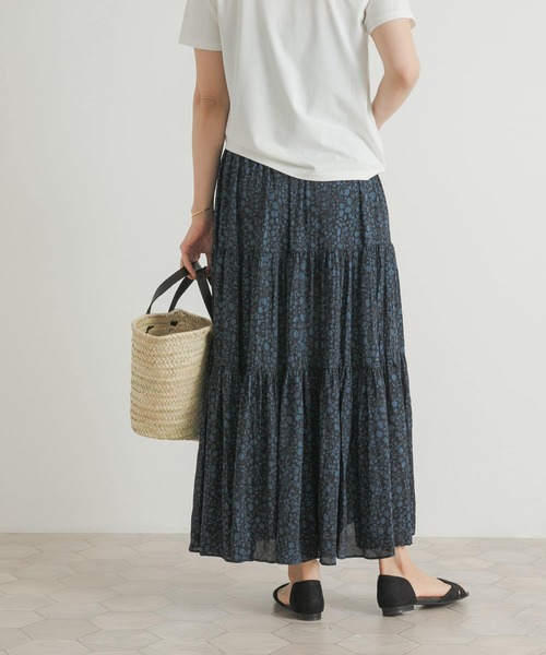 URBAN RESEARCH DOORS（アーバンリサーチドアーズ）の「リトルフラワープリーツロングスカート（スカート・レディース・ネイビー/ブラック・MEDIUM）」の16枚目の写真