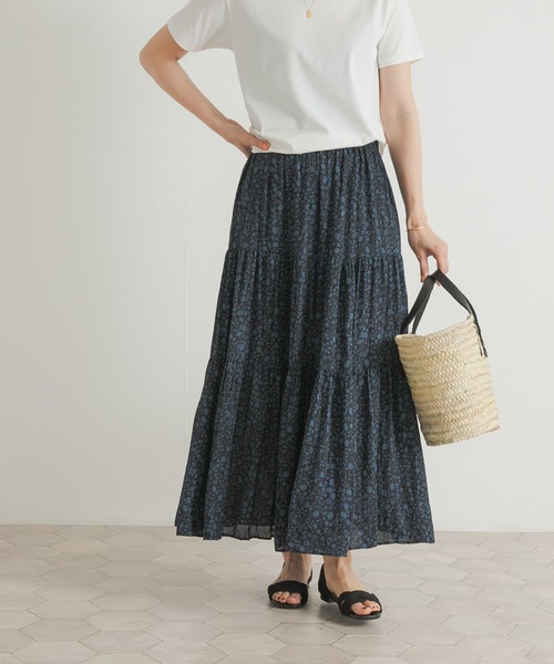 URBAN RESEARCH DOORS（アーバンリサーチドアーズ）の「リトルフラワープリーツロングスカート（スカート・レディース・ネイビー/ブラック・MEDIUM）」の17枚目の写真