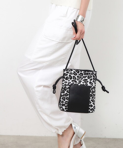 OPAQUE.CLIP（オペークドットクリップ）の「◆サイドドロストミニショルダーバッグ（ショルダーバッグ・レディース・ベージュ系1/ホワイト系3/シルバー/ブラック・00）」の14枚目の写真