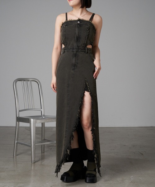 RAY CASSIN（レイカズン）の「フリンジデニムキャミワンピース（ワンピース・レディース・ベージュ/ブルー系その他/グレー系その他・FREE）」の2枚目の写真