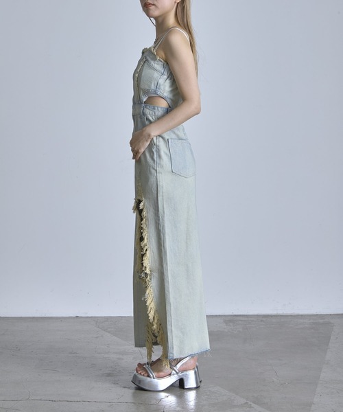 RAY CASSIN（レイカズン）の「フリンジデニムキャミワンピース（ワンピース・レディース・ベージュ/ブルー系その他/グレー系その他・FREE）」の7枚目の写真