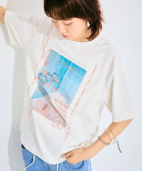 ELLEgirl(エルガール)の「フォトプリントTシャツ【ELLEgirl/エル ガール】(Tシャツ/カットソー・レディース・ホワイト/ブラック・FREE)」の4枚目の写真