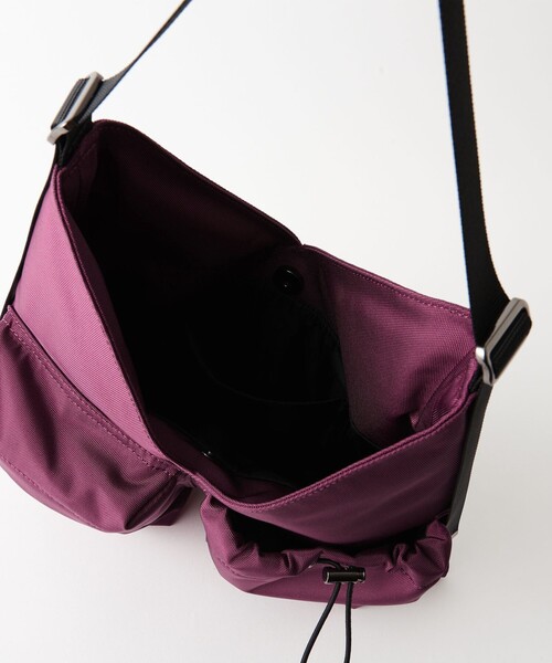BEAUTY&YOUTH UNITED ARROWS（ビューティーアンドユースユナイテッドアローズ）の「フロント ダブルポケット トライアングル バッグ -3WAY-（ショルダーバッグ・レディース・ブラック/パープル・FREE）」の12枚目の写真