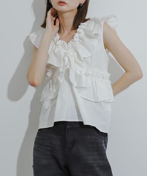 HEYUMM(ヘユム)の「2WAYフリルノースリーブブラウス(シャツ/ブラウス・レディース・アイボリー/オレンジ/インディゴブルー・ONE)」の5枚目の写真