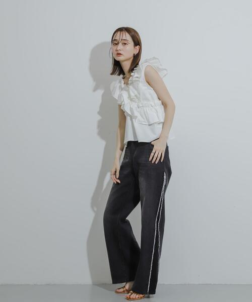 HEYUMM(ヘユム)の「2WAYフリルノースリーブブラウス(シャツ/ブラウス・レディース・アイボリー/オレンジ/インディゴブルー・ONE)」の9枚目の写真