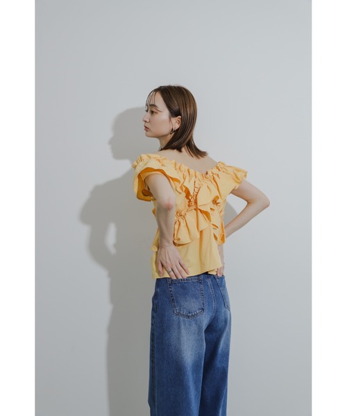 HEYUMM（ヘユム）の「2WAYフリルノースリーブブラウス（シャツ