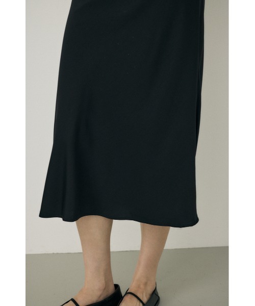 M_（エムアンダーバー）の「リサイクルポリエステル×レーヨン素材　手洗い可能なサテンミディー丈スカート（スカート・レディース・ブラック/ブラウン/ピンク・1/2）」の5枚目の写真