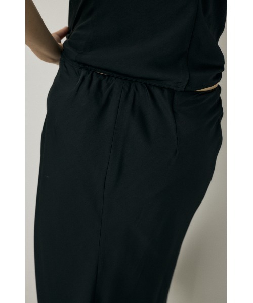 M_（エムアンダーバー）の「リサイクルポリエステル×レーヨン素材　手洗い可能なサテンミディー丈スカート（スカート・レディース・ブラック/ブラウン/ピンク・1/2）」の4枚目の写真