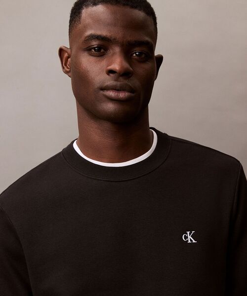 Calvin Klein（カルバン・クライン）の「【ユニセックス】アーカイブロゴフリースクルーネックプルオーバー（スウェット・メンズ・ホワイト/カーキブラウン/グレー/ダークブルー/ブラック/ブラック系その他/グレー系その他・S/M/L/XS/XL）」の17枚目の写真