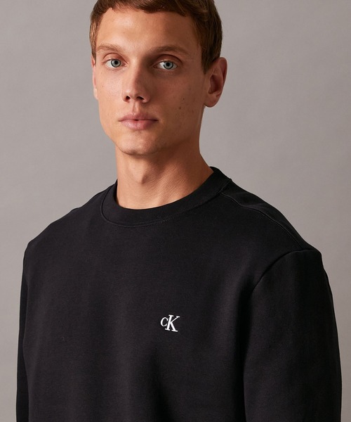 Calvin Klein（カルバン・クライン）の「【ユニセックス】アーカイブロゴフリースクルーネックプルオーバー（スウェット・メンズ・ホワイト/カーキブラウン/グレー/ダークブルー/ブラック/ブラック系その他/グレー系その他・S/M/L/XS/XL）」の16枚目の写真