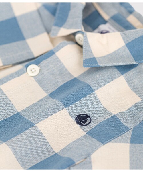 PETIT BATEAU（プチバトー）の「サージ織りシャツ（シャツ/ブラウス・キッズ・ホワイト×ブルー・18MONTH/12MONTH/24MONTH/36MONTH）」の5枚目の写真