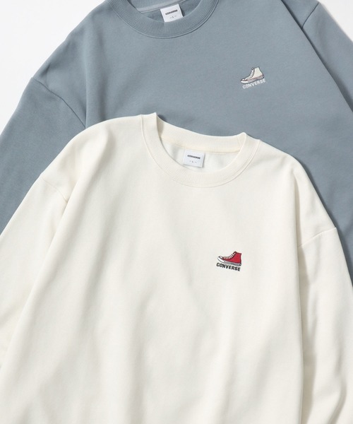 CONVERSE（コンバース）の「CONVERSE/コンバース 別注 オーバーサイズ 裏起毛 オールスター スニーカー ロゴ ワンポイント刺繍 スウェット トレーナー/レディース メンズ（スウェット・レディース・グリーン系その他/ブラック系その他2/グレイッシュベージュ/グレイッシュブルー/ホワイト系その他2/グレー系その他2/アッシュグレー/ブラック/オフホワイト/ブラック系その他/ホワイト系その他/グレー系その他/ベージュ系その他/グレー系その他3/ブラック系その他3/グリーン系その他2・LL/L/M）」の2枚目の写真