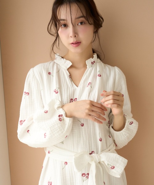 beg✴︎ SNIDEL  トリプルガーゼ フリルチュニック SNIDEL HOME（スナイデルホーム）の「トリプルガーゼフレアワンピース