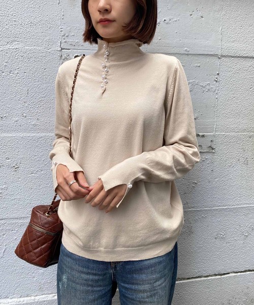 NANEA(ナネア)の「パールボタンハイネックニットトップス(ニット/セーター・レディース・ブルー/イエロー/パープル/ベージュ・フリー)」の16枚目の写真