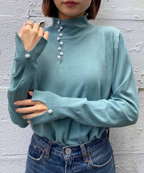 NANEA(ナネア)の「パールボタンハイネックニットトップス(ニット/セーター・レディース・ブルー/イエロー/パープル/ベージュ・フリー)」の21枚目の写真