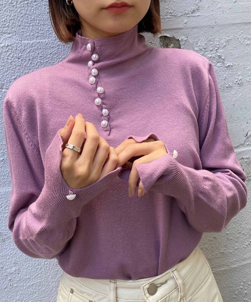 NANEA(ナネア)の「パールボタンハイネックニットトップス(ニット/セーター・レディース・ブルー/イエロー/パープル/ベージュ・フリー)」の10枚目の写真