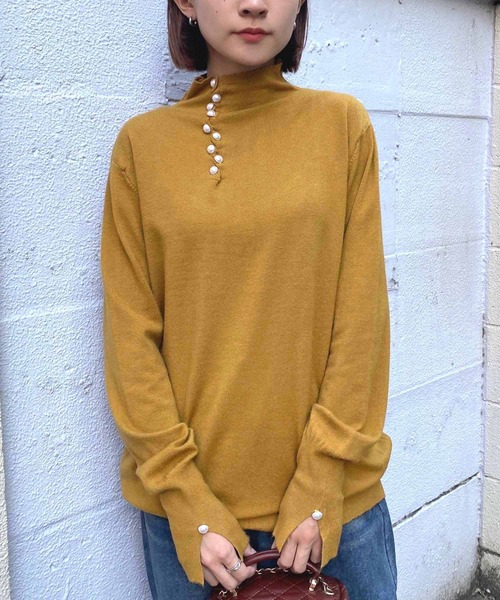NANEA(ナネア)の「パールボタンハイネックニットトップス(ニット/セーター・レディース・ブルー/イエロー/パープル/ベージュ・フリー)」の22枚目の写真