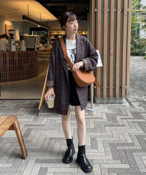 DISCOAT(ディスコート)の「半円ショルダーバッグ(ショルダーバッグ・レディース・ダークブラウン/アイボリー/ブラック/キャメル・FREE)」の11枚目の写真