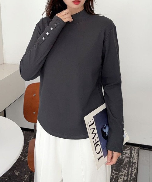 aimoha(アイモハ)の「ステッチスリーブハイネックトップス(Tシャツ/カットソー・レディース・ホワイト/ワインレッド/ブラック/チョコ/カーキ/グレー・FREE)」の3枚目の写真