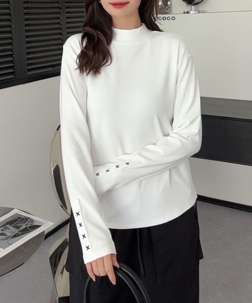 aimoha(アイモハ)の「ステッチスリーブハイネックトップス(Tシャツ/カットソー・レディース・ホワイト/ワインレッド/ブラック/チョコ/カーキ/グレー・FREE)」の1枚目の写真