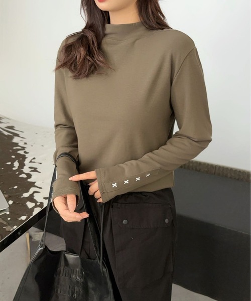 aimoha(アイモハ)の「ステッチスリーブハイネックトップス(Tシャツ/カットソー・レディース・ホワイト/ワインレッド/ブラック/チョコ/カーキ/グレー・FREE)」の5枚目の写真