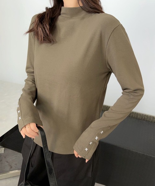 aimoha(アイモハ)の「ステッチスリーブハイネックトップス(Tシャツ/カットソー・レディース・ホワイト/ワインレッド/ブラック/チョコ/カーキ/グレー・FREE)」の8枚目の写真