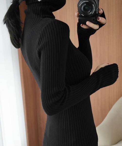Miniministore(ミニミニストア)の「ニットトップス ハイネック 指穴デザイン(ニット/セーター・レディース・ブラック/ダークベージュ/ホワイト/ブラウン・FREE)」の7枚目の写真