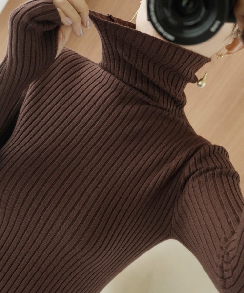 Miniministore(ミニミニストア)の「ニットトップス ハイネック 指穴デザイン(ニット/セーター・レディース・ブラック/ダークベージュ/ホワイト/ブラウン・FREE)」の8枚目の写真