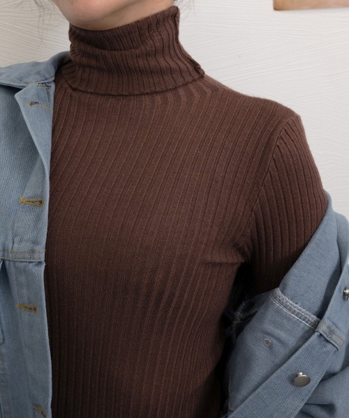 Miniministore(ミニミニストア)の「ニットトップス ハイネック 指穴デザイン(ニット/セーター・レディース・ブラック/ダークベージュ/ホワイト/ブラウン・FREE)」の11枚目の写真