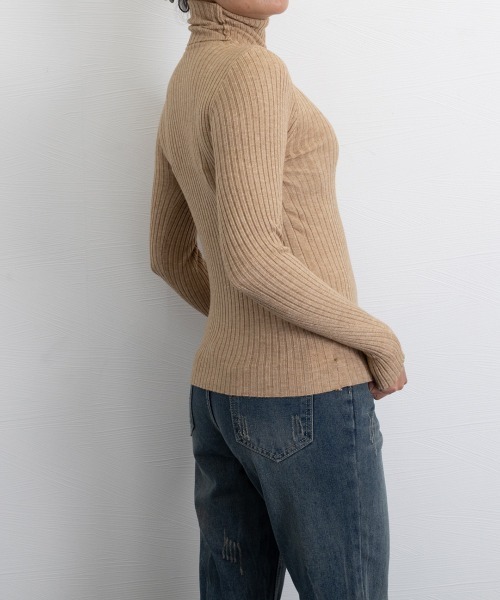 Miniministore(ミニミニストア)の「ニットトップス ハイネック 指穴デザイン(ニット/セーター・レディース・ブラック/ダークベージュ/ホワイト/ブラウン・FREE)」の13枚目の写真