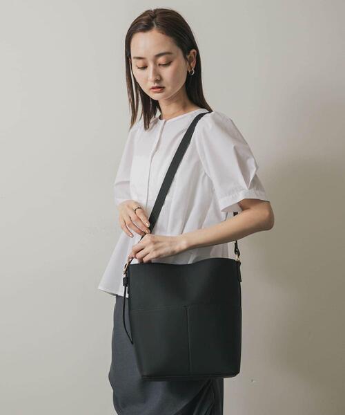 SENSE OF PLACE by URBAN RESEARCH（センスオブプレイスバイアーバンリサーチ）の「『防汚』アウトポケットショルダーバッグ（ショルダーバッグ・レディース・ライトグレー/ブラック/ベージュ/アイボリー/ブルー・ONE）」の6枚目の写真